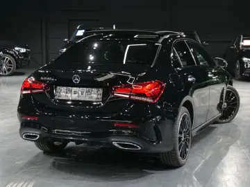 MERCEDES-BENZ A 250e Limousine AMG Sport Pano Night Kamera