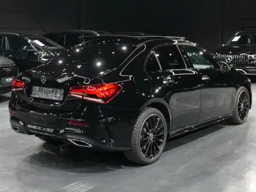 MERCEDES-BENZ A 250e Limousine AMG Sport Pano Night Kamera