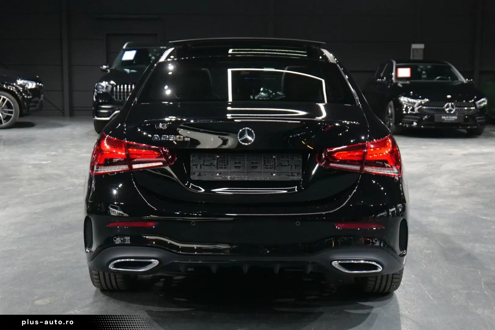 MERCEDES-BENZ A 250e Limousine AMG Sport Pano Night Kamera