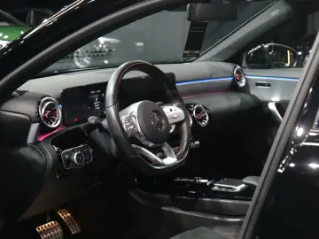 MERCEDES-BENZ A 250e Limousine AMG Sport Pano Night Kamera