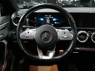 MERCEDES-BENZ A 250e Limousine AMG Sport Pano Night Kamera