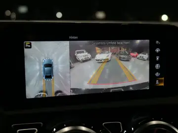 MERCEDES-BENZ A 250e Limousine AMG Sport Pano Night Kamera