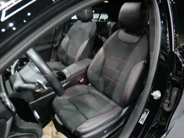 MERCEDES-BENZ A 250e Limousine AMG Sport Pano Night Kamera