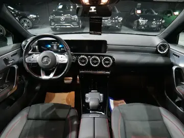 MERCEDES-BENZ A 250e Limousine AMG Sport Pano Night Kamera