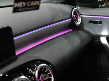 MERCEDES-BENZ A 250e Limousine AMG Sport Pano Night Kamera