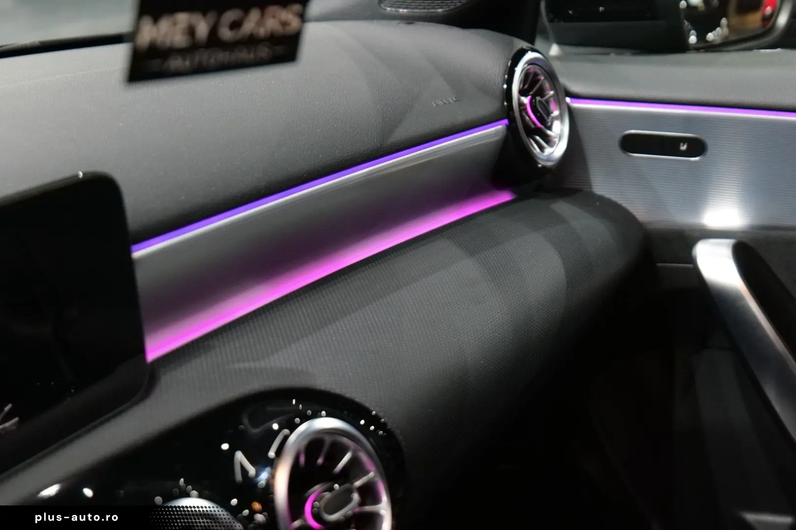 MERCEDES-BENZ A 250e Limousine AMG Sport Pano Night Kamera