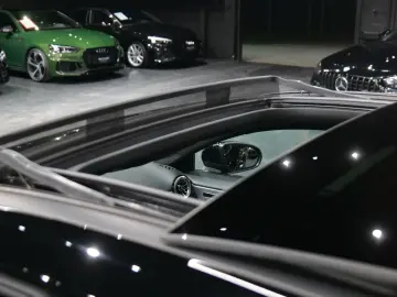 MERCEDES-BENZ A 250e Limousine AMG Sport Pano Night Kamera