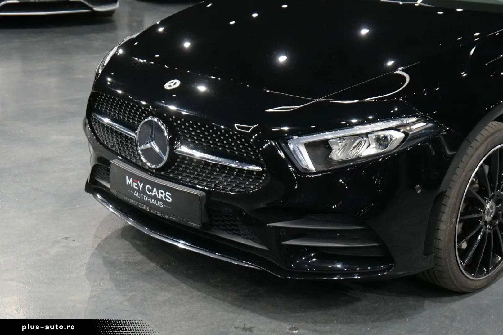 MERCEDES-BENZ A 250e Limousine AMG Sport Pano Night Kamera