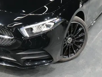 MERCEDES-BENZ A 250e Limousine AMG Sport Pano Night Kamera