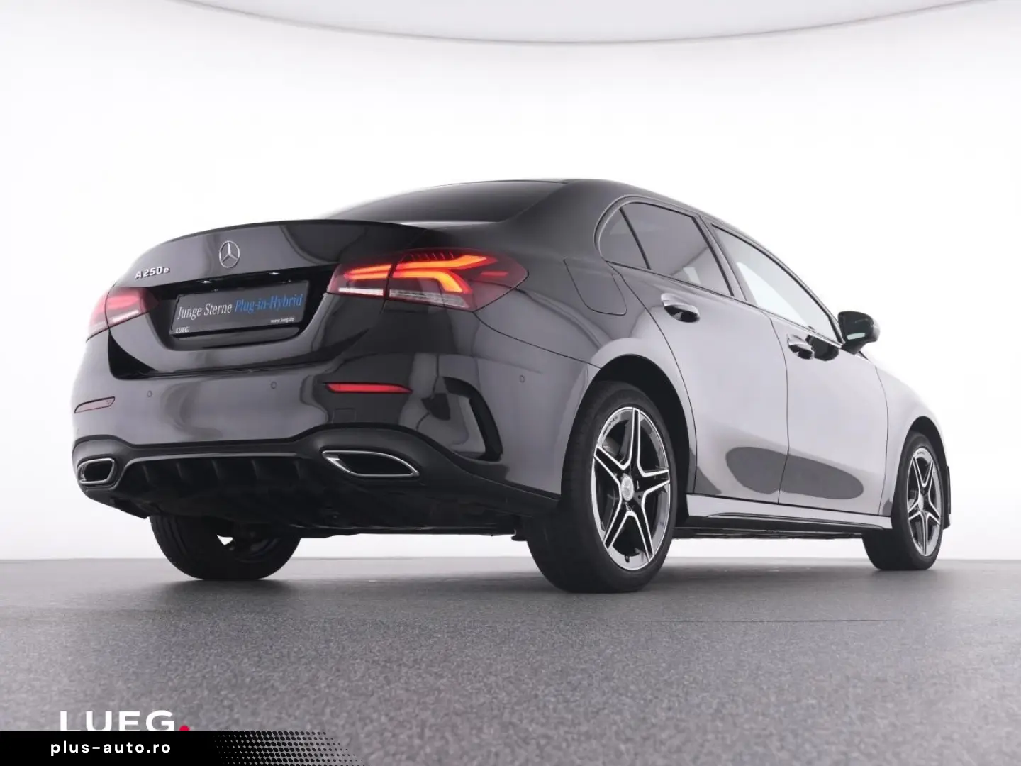 MERCEDES-BENZ A 250 e Lim AMG MBUX Pano MBeam KeylG 360