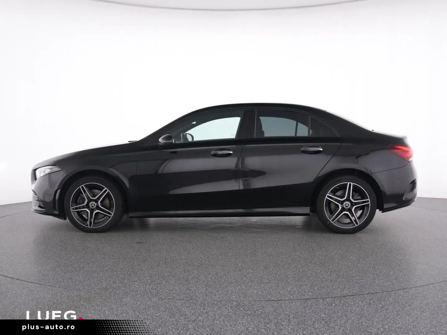 MERCEDES-BENZ A 250 e Lim AMG MBUX Pano MBeam KeylG 360