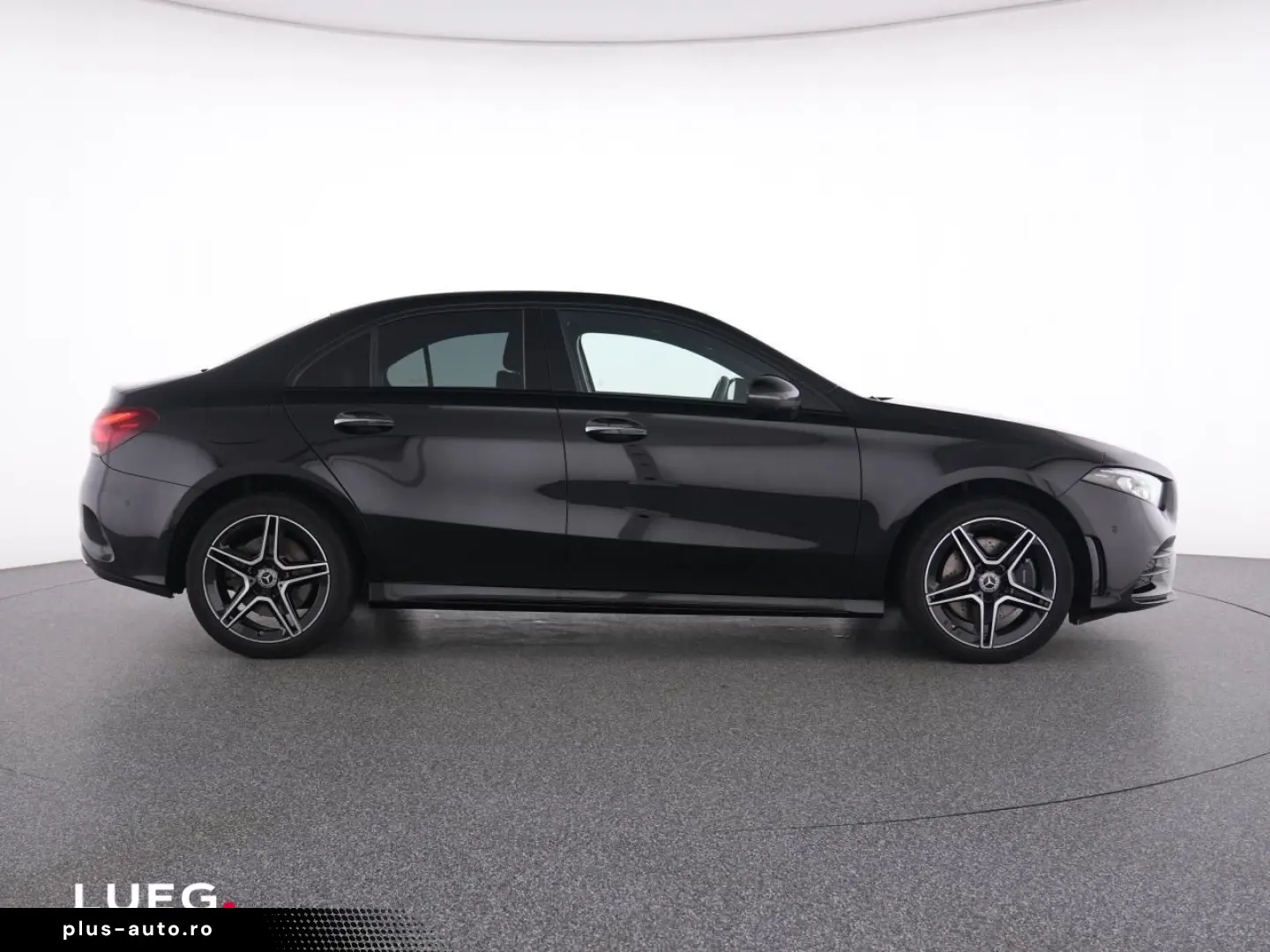 MERCEDES-BENZ A 250 e Lim AMG MBUX Pano MBeam KeylG 360