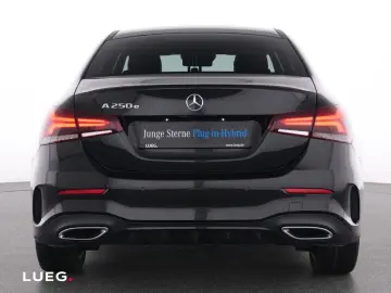 MERCEDES-BENZ A 250 e Lim AMG MBUX Pano MBeam KeylG 360
