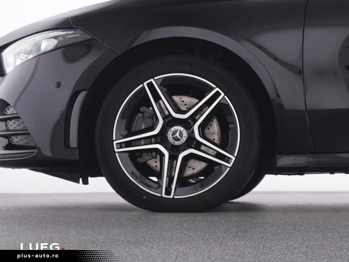 MERCEDES-BENZ A 250 e Lim AMG MBUX Pano MBeam KeylG 360