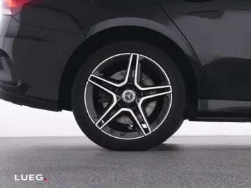 MERCEDES-BENZ A 250 e Lim AMG MBUX Pano MBeam KeylG 360