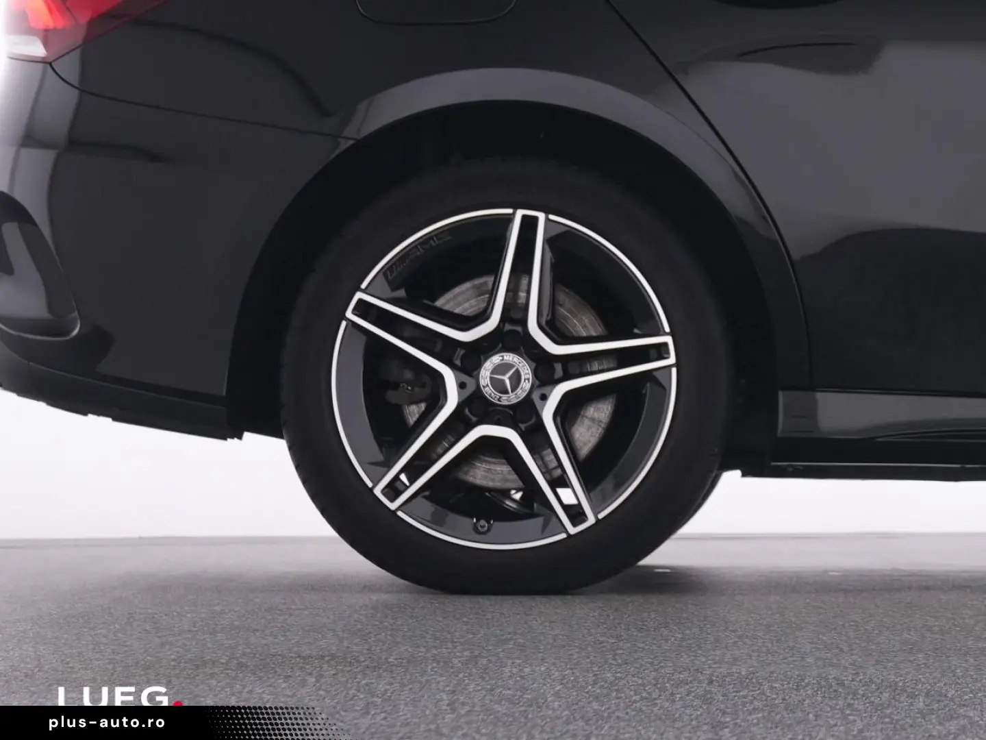 MERCEDES-BENZ A 250 e Lim AMG MBUX Pano MBeam KeylG 360