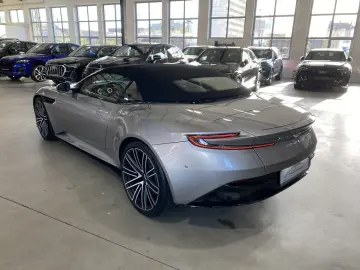 ASTON MARTIN DB12 Volante Q-Special Paint