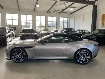 ASTON MARTIN DB12 Volante Q-Special Paint