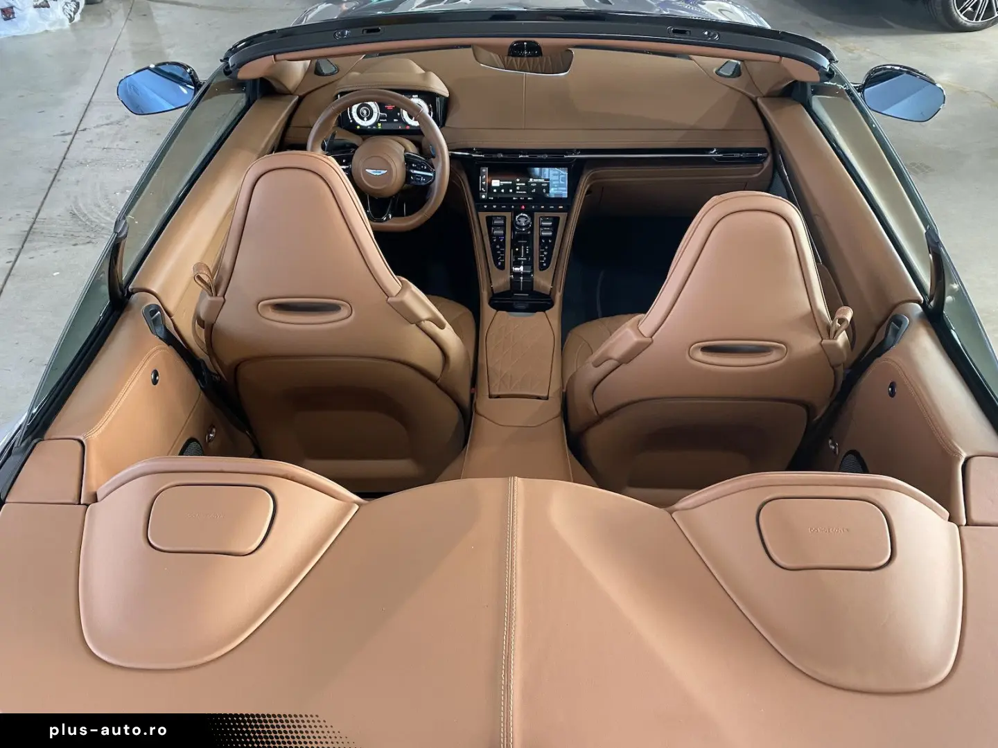 ASTON MARTIN DB12 Volante Q-Special Paint