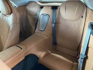 ASTON MARTIN DB12 Volante Q-Special Paint