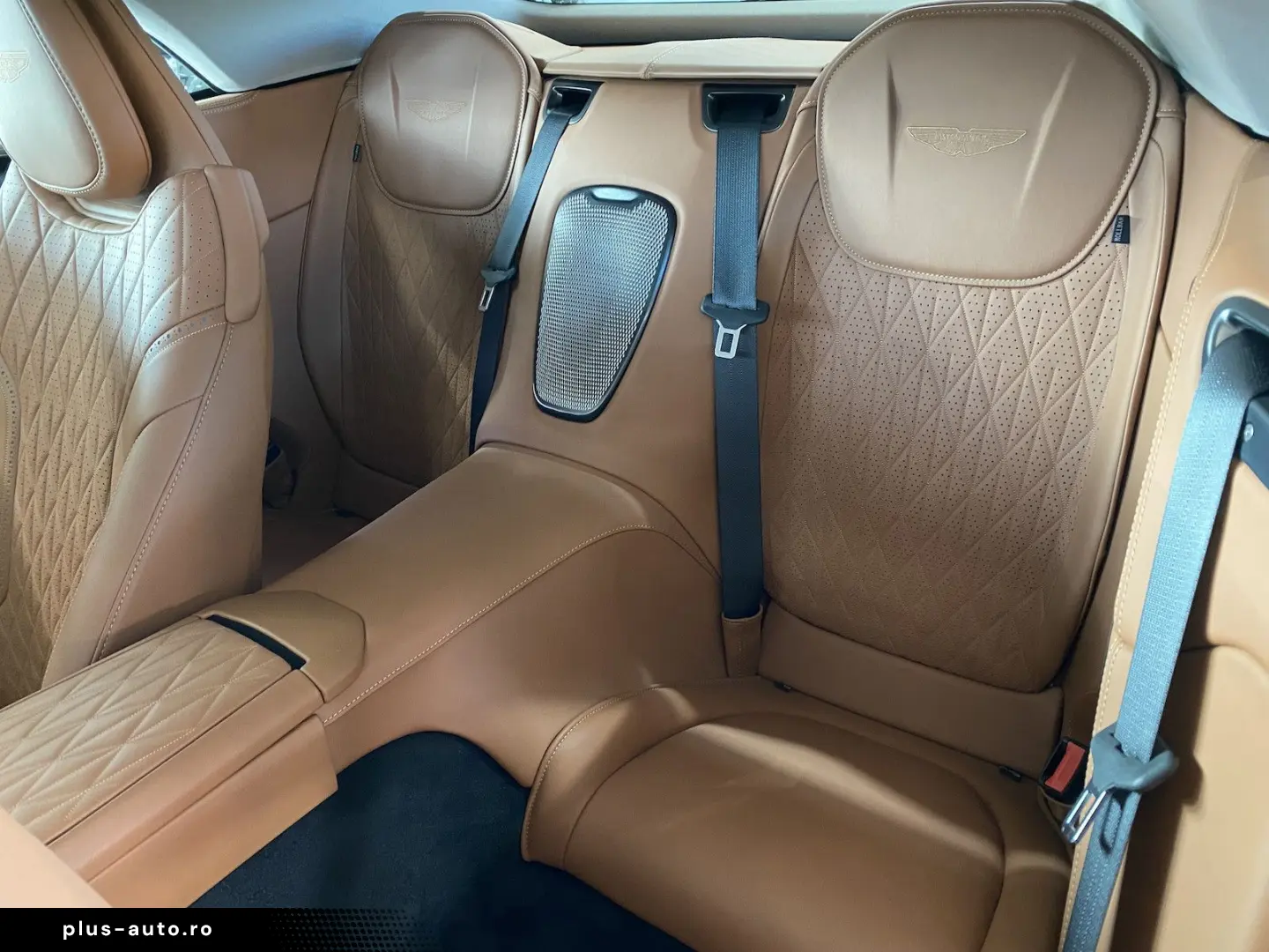 ASTON MARTIN DB12 Volante Q-Special Paint