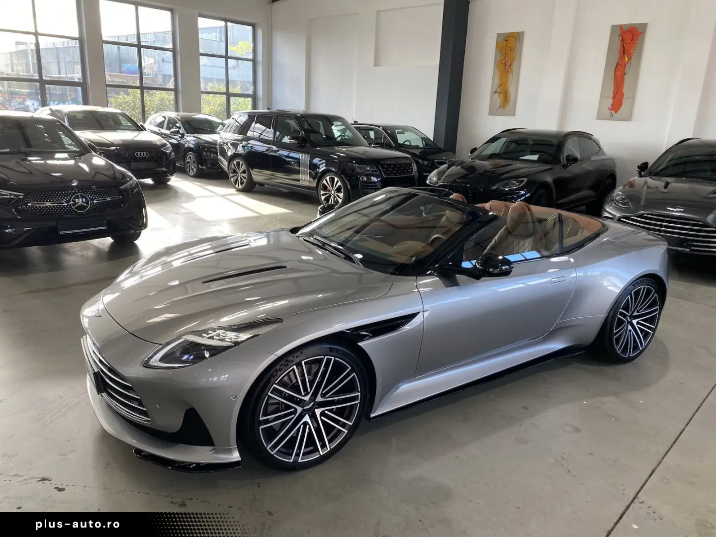 ASTON MARTIN DB12 Volante Q-Special Paint
