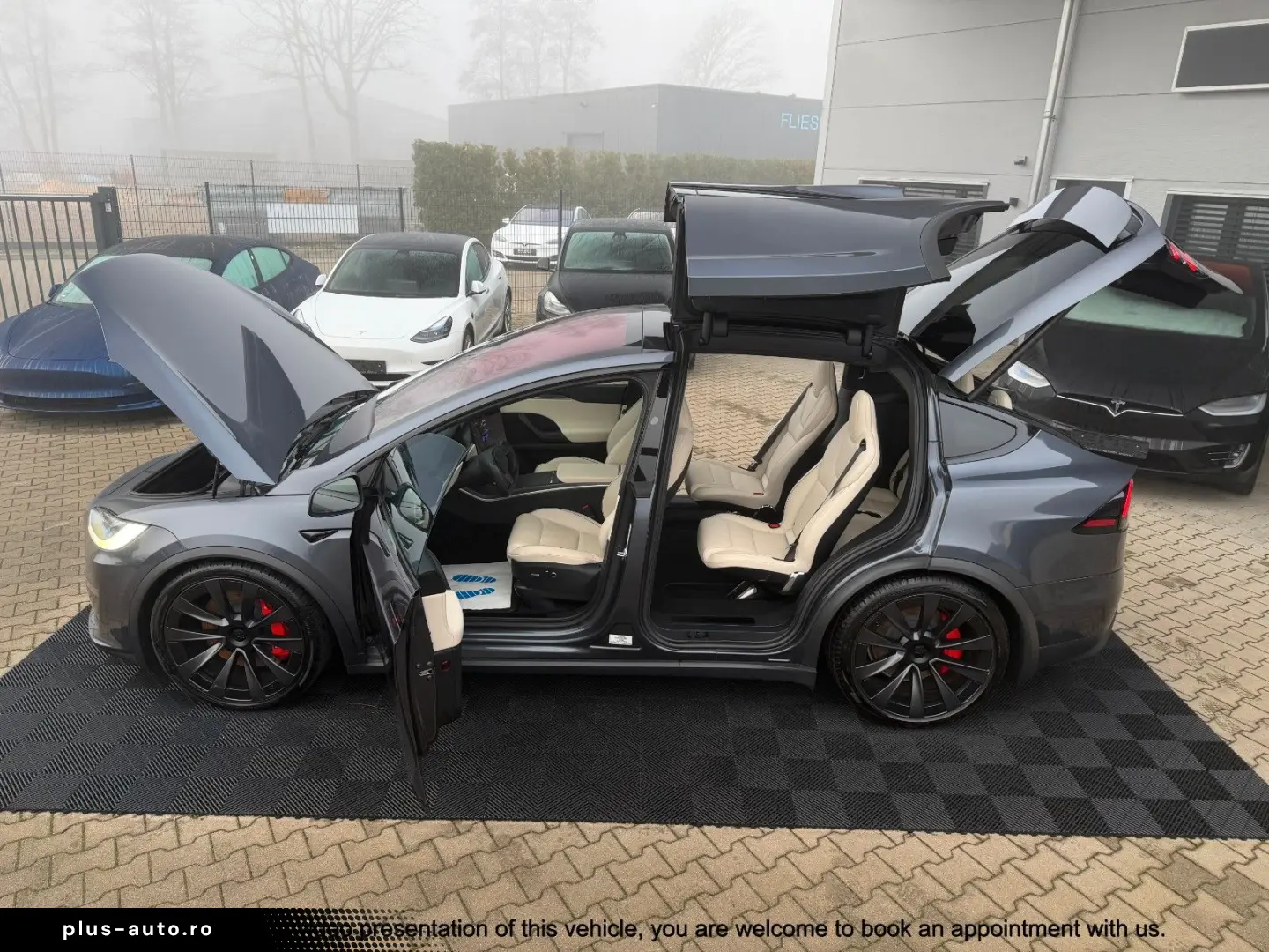 TESLA MODEL X PLAID   HARWARE 4   YOKE   6SEAT   22