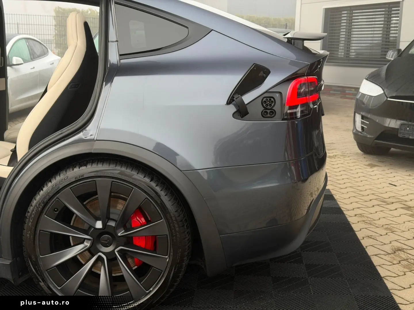 TESLA MODEL X PLAID   HARWARE 4   YOKE   6SEAT   22