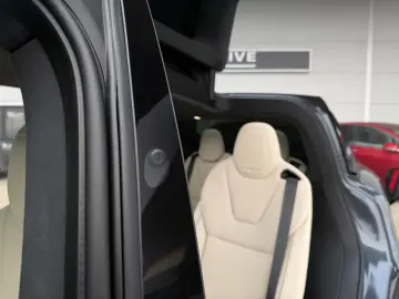 TESLA MODEL X PLAID   HARWARE 4   YOKE   6SEAT   22
