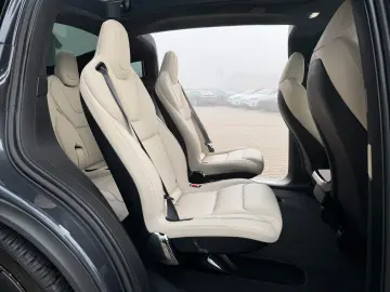 TESLA MODEL X PLAID   HARWARE 4   YOKE   6SEAT   22