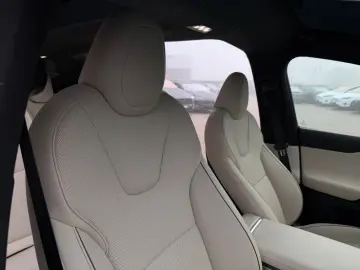 TESLA MODEL X PLAID   HARWARE 4   YOKE   6SEAT   22