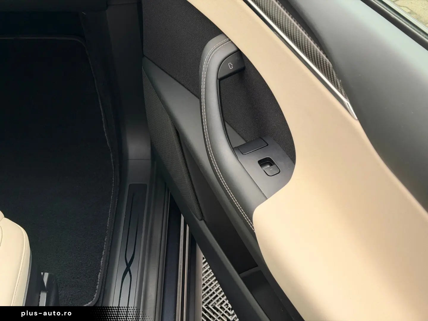 TESLA MODEL X PLAID   HARWARE 4   YOKE   6SEAT   22