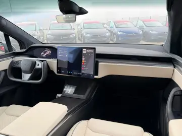 TESLA MODEL X PLAID   HARWARE 4   YOKE   6SEAT   22