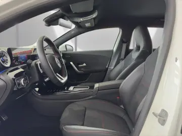 MERCEDES-BENZ A 180 AMG LINE