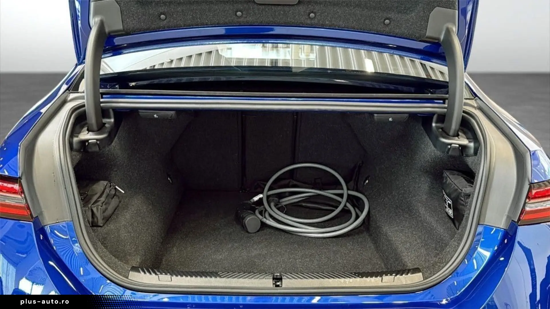 BMW M5 G90 xDrive 727hp Hybrid B&W HUD iGlow  VAT