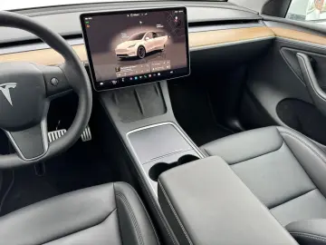 TESLA Model Y Performance AWD