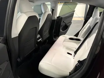 TESLA Model Y Long Range Dual AWD 20Zoll LEDER Hell WP