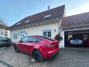 TESLA Model Y LR AWD Red Innen weiß EAP 20  Ga 09.2027