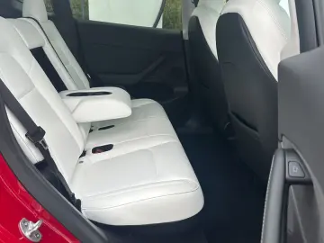 TESLA Model Y LR AWD Red Innen weiß EAP 20  Ga 09.2027