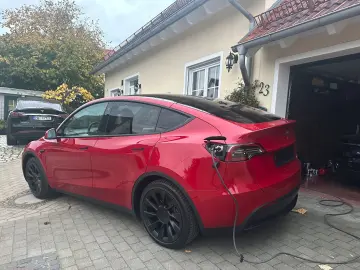TESLA Model Y LR AWD Red Innen weiß EAP 20  Ga 09.2027
