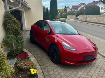 TESLA Model Y LR AWD Red Innen weiß EAP 20  Ga 09.2027