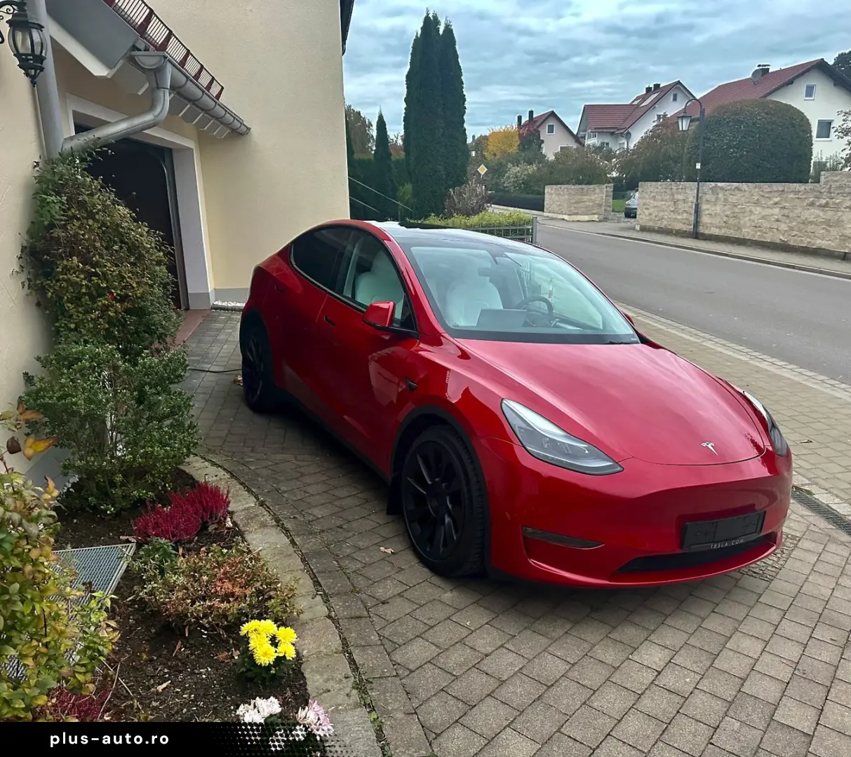 TESLA Model Y LR AWD Red Innen weiß EAP 20  Ga 09.2027