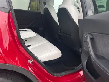 TESLA Model Y LR AWD Red Innen weiß EAP 20  Ga 09.2027