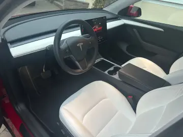 TESLA Model Y LR AWD Red Innen weiß EAP 20  Ga 09.2027