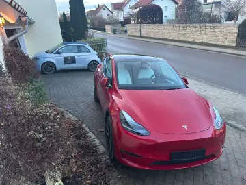 TESLA Model Y LR AWD Red Innen weiß EAP 20  Ga 09.2027