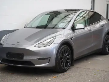 TESLA Model Y Long Range AWD  innen weiß EAP AHK 20-Zo