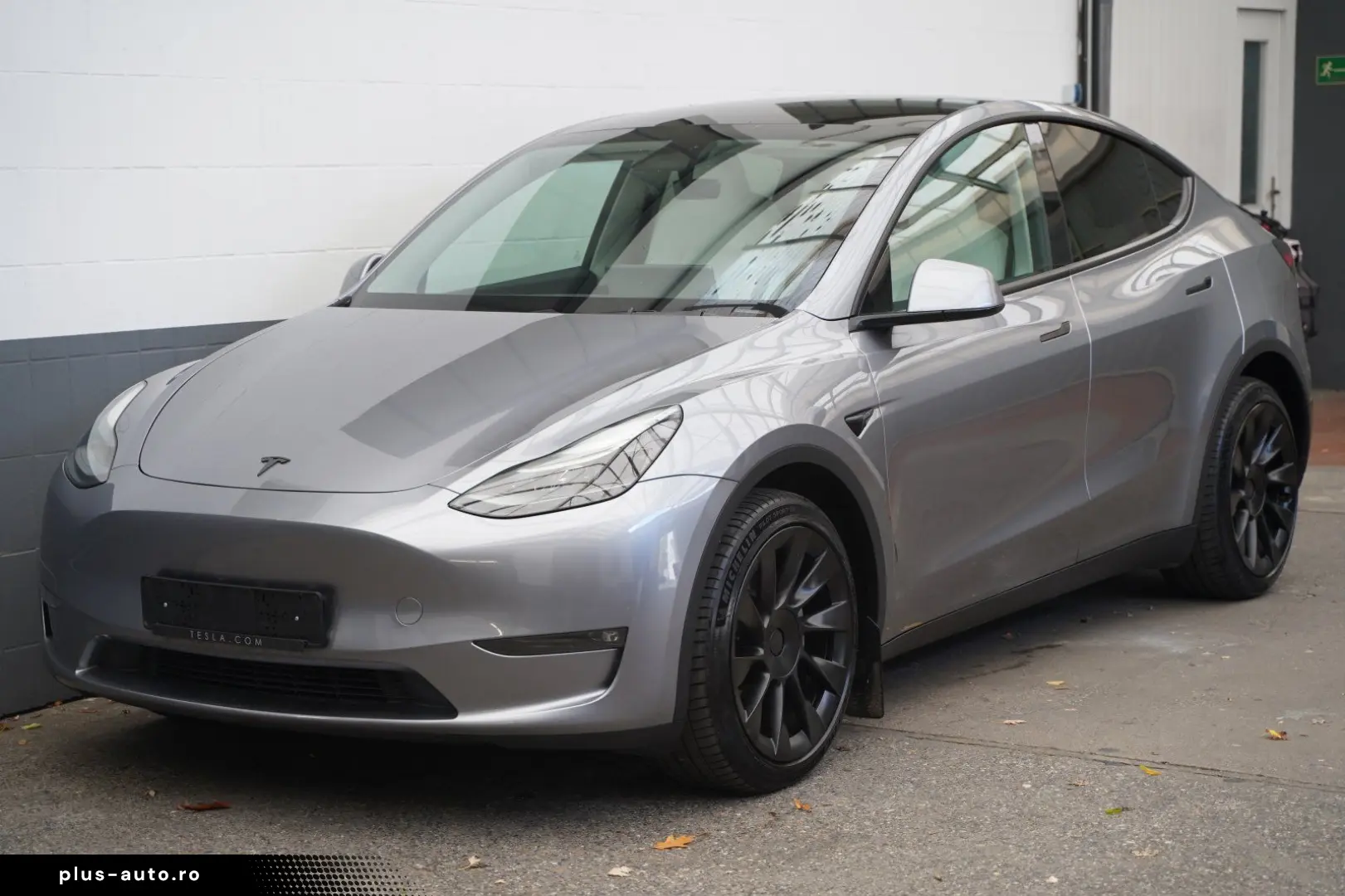 TESLA Model Y Long Range AWD  innen weiß EAP AHK 20-Zo