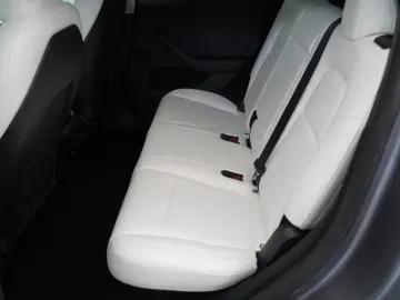 TESLA Model Y Long Range AWD  innen weiß EAP AHK 20-Zo