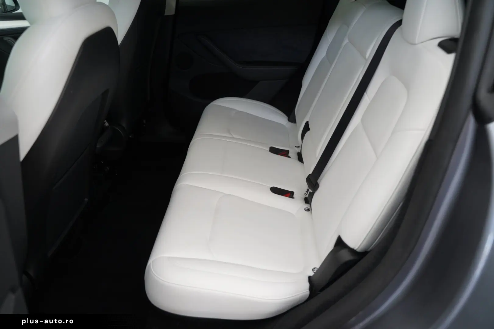 TESLA Model Y Long Range AWD  innen weiß EAP AHK 20-Zo