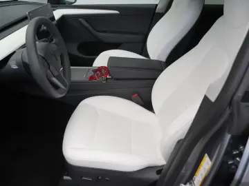 TESLA Model Y Long Range AWD  innen weiß EAP AHK 20-Zo